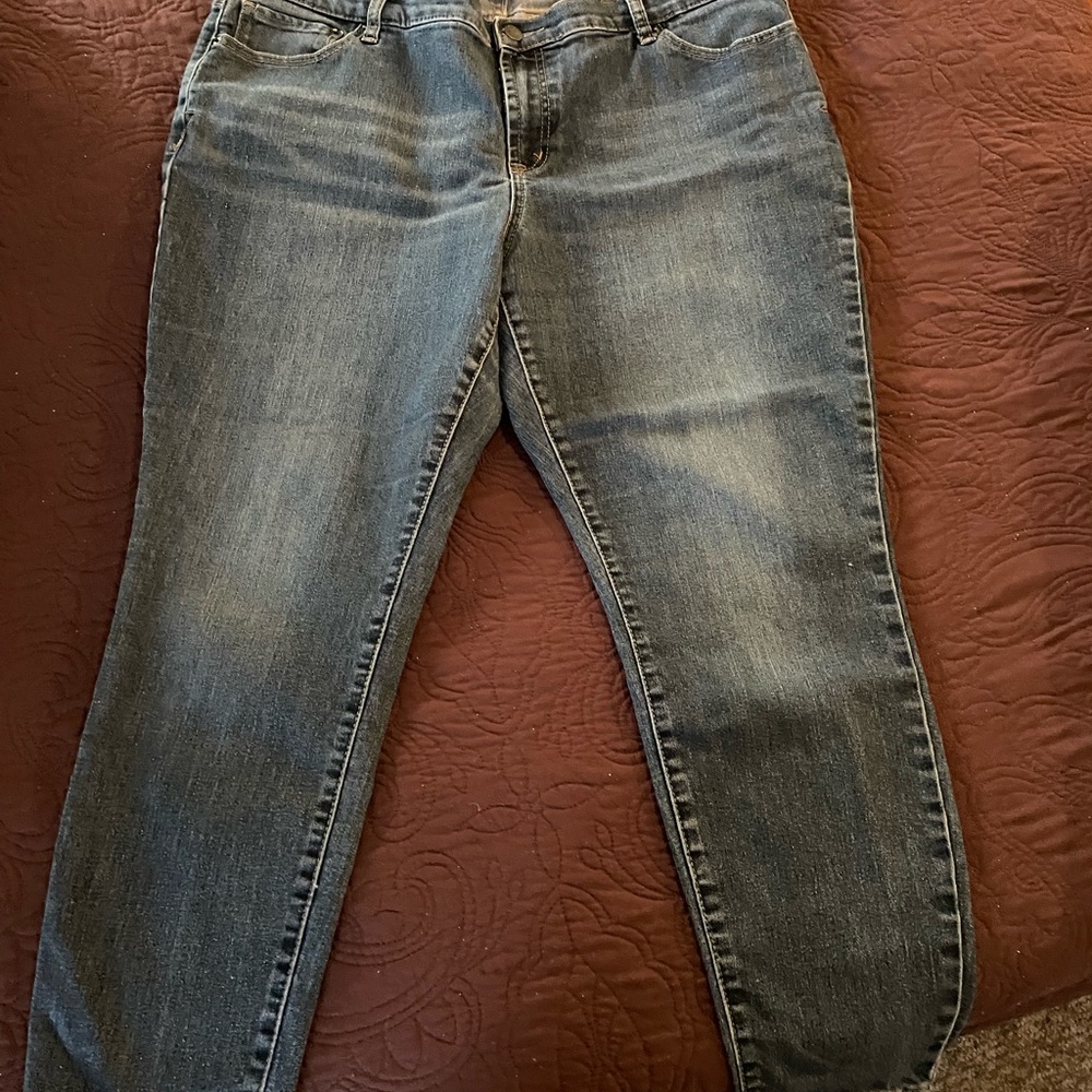 Woman 18s modern fit skinny stretch jeans.